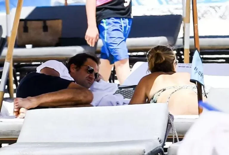 Roger Federer relaxes with his wife Mirka on the beach