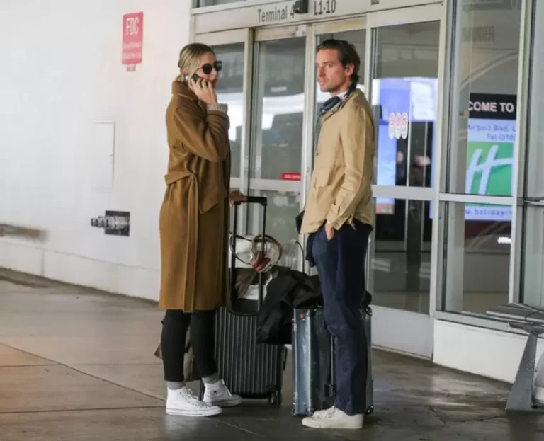 Maria Sharapova enjoys walking in London with boyfriend Alexander Gilkes