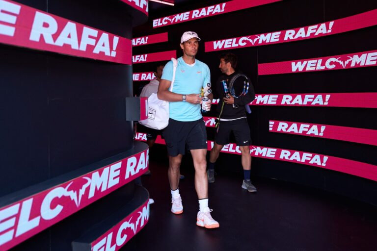 The @MutuaMadridOpen prepared a wonderful welcome for Rafa’s arrival with his first practice at the Caja Májica today, See Video