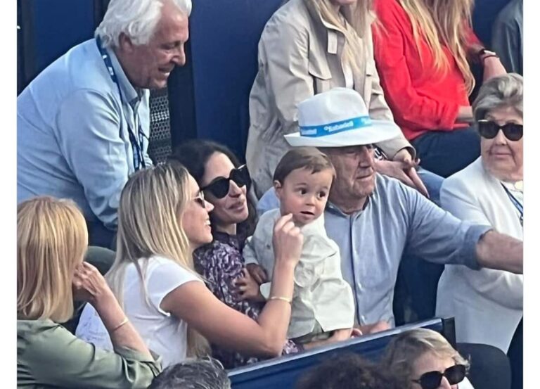 MERY AND LITTLE RAFAEL Watching daddy’s Victory match yesterday. So cute!