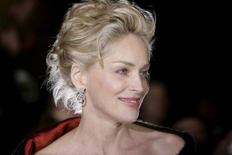 Sharon Stone topless at 64! Instagram is on fire, people can’t believe how it looks