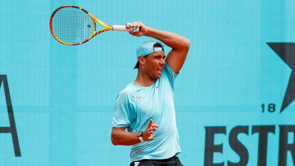 Rafael Nadal aura sa première séance d’entraînement à Madrid aujourd’hui ! Il fera ses débuts mercredi ou jeudi.  Alcaraz devrait s’entraîner samedi et tester la condition de son avant-bras droit.